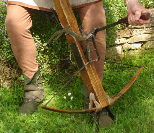 Arbalète et flèches en bois - Artisan du Jura